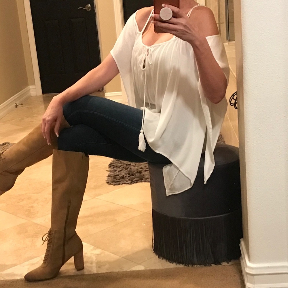 Maronie White Cold Shoulder Batwing Sleeve Blouse Top with front Keyhole Tie. - Picture 5 of 8